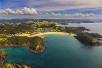 Matapouri_Bay;Northland;sandy_beaches;bachs;holiday_homes;bush;native_forrest;go